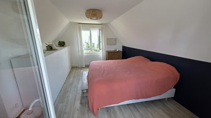 La chambre traversante, côté rue